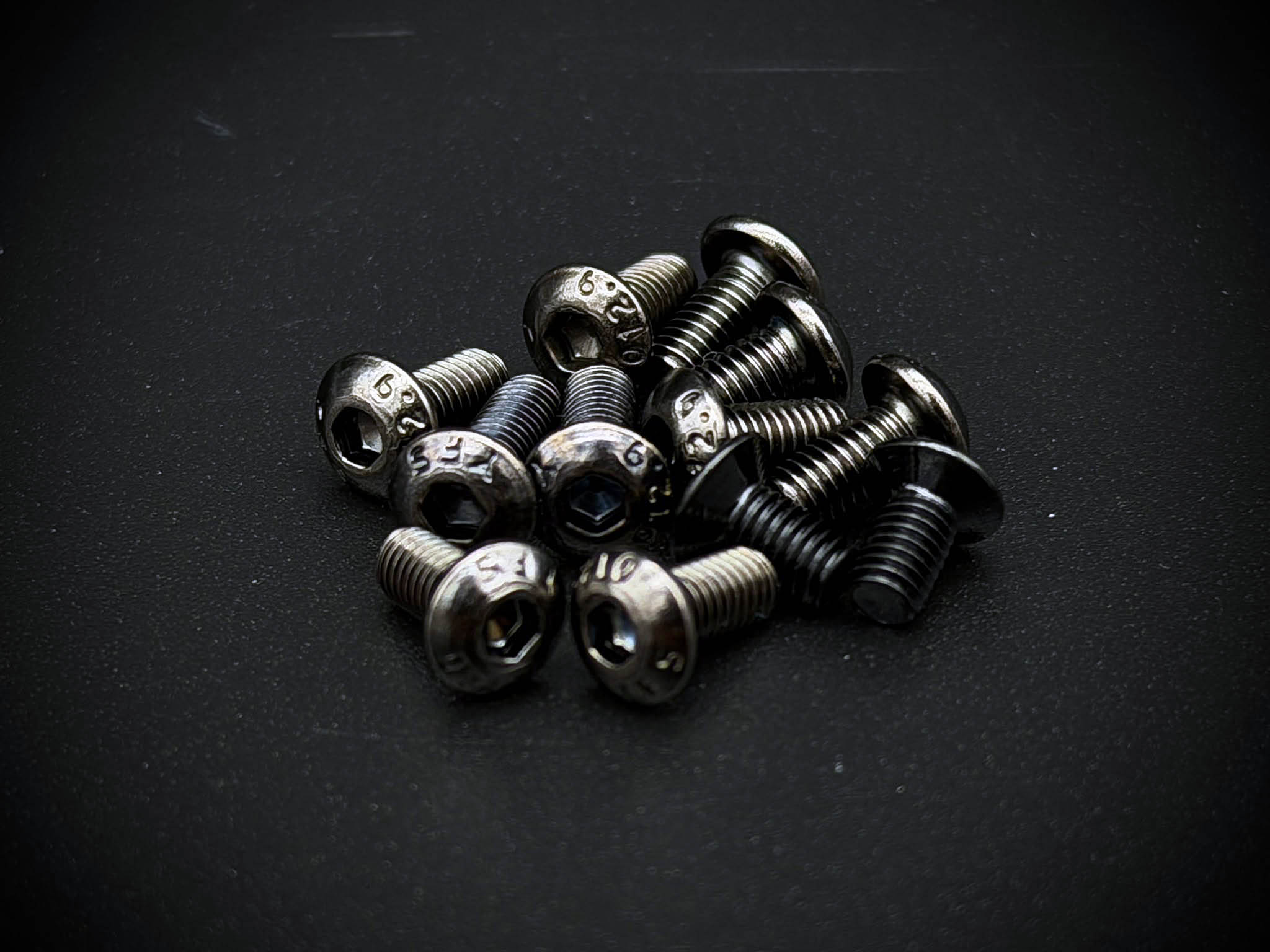 SP2 hardware screws